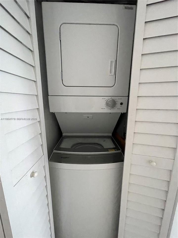 821 Nw 46th Ave #821 - Photo 4 of 11