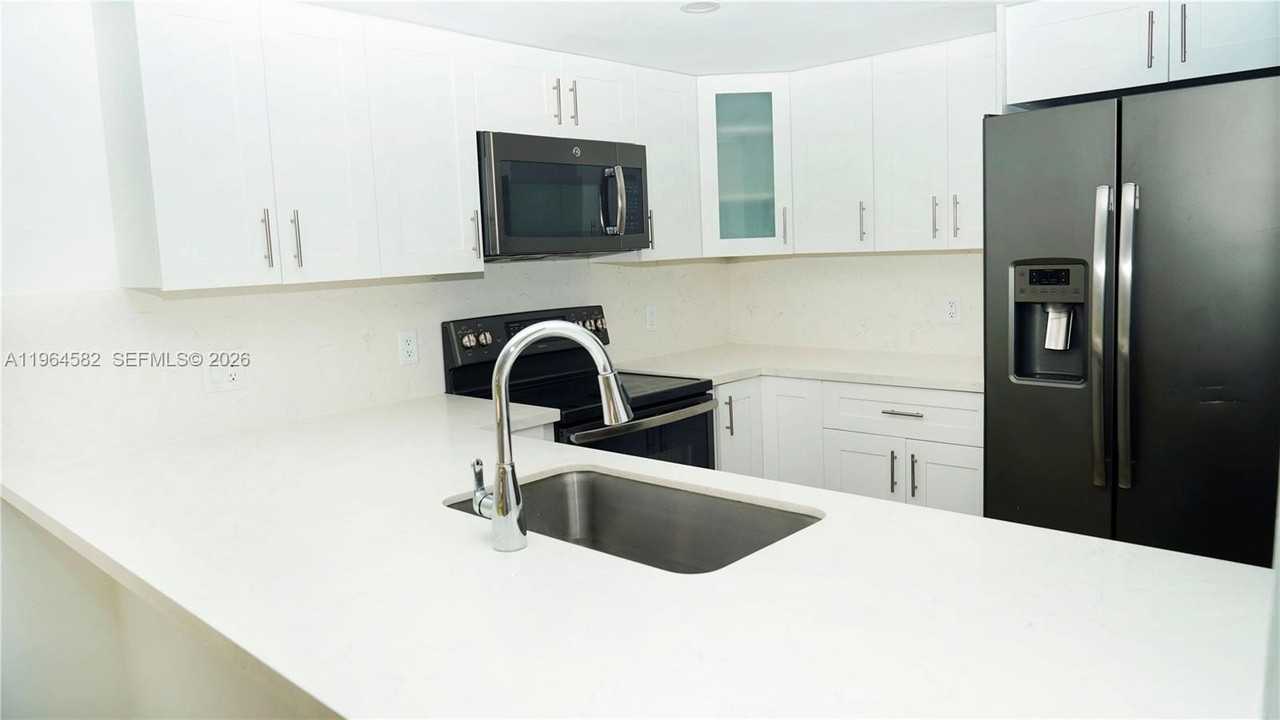 7041 Sw 42nd Pl - Photo 4 of 25