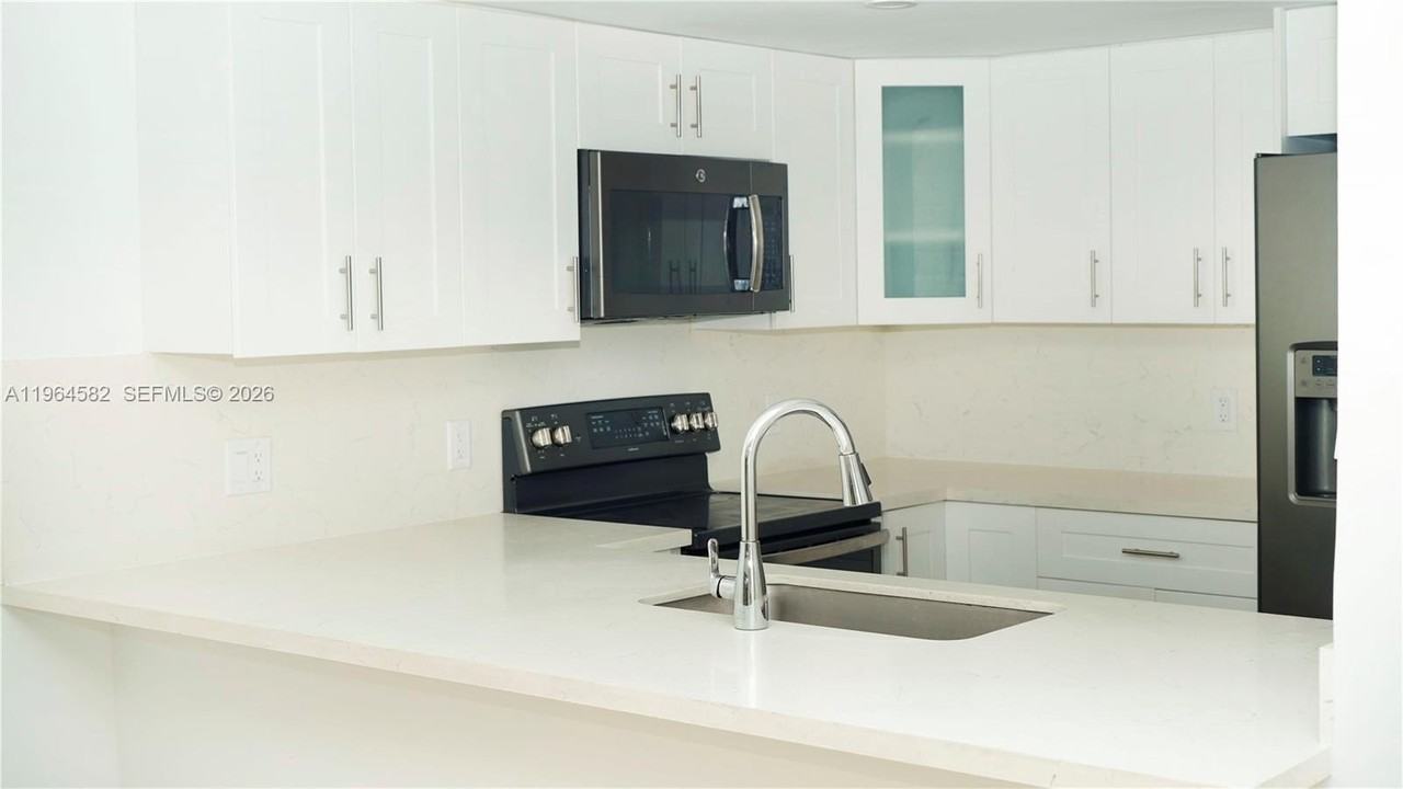 7041 Sw 42nd Pl - Photo 5 of 25