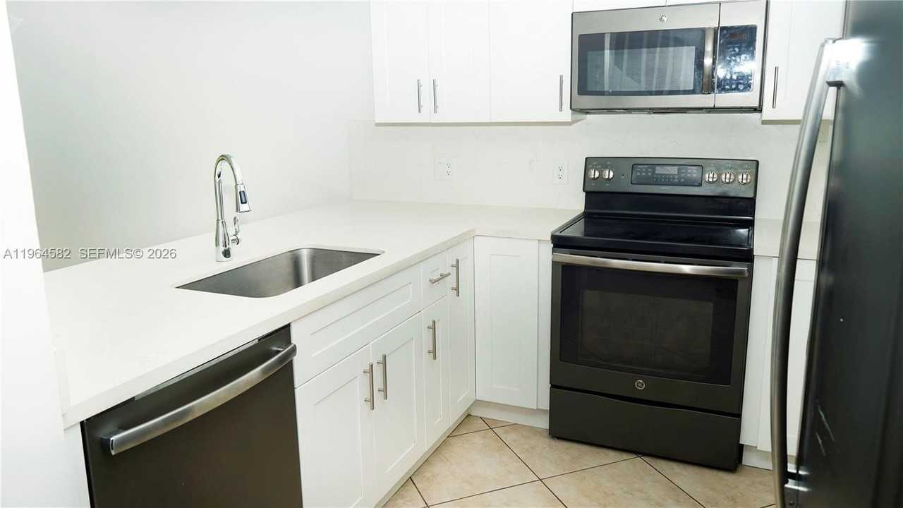 7041 Sw 42nd Pl - Photo 6 of 25