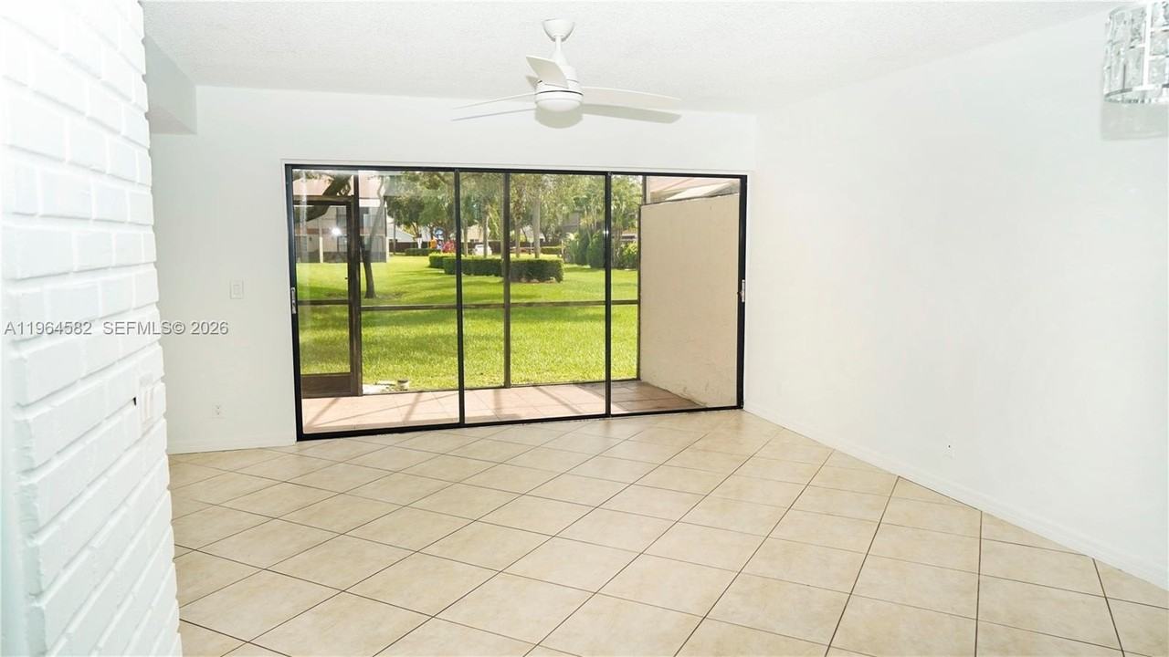 7041 Sw 42nd Pl - Photo 7 of 25