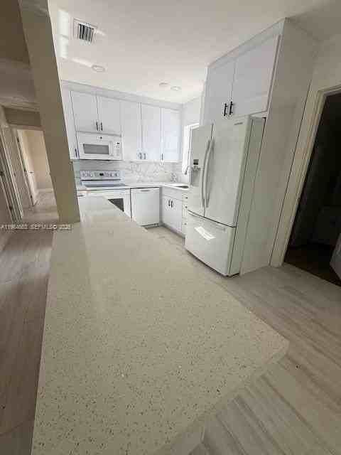 4600 Sw 33rd Dr #4600 - Photo 6 of 16