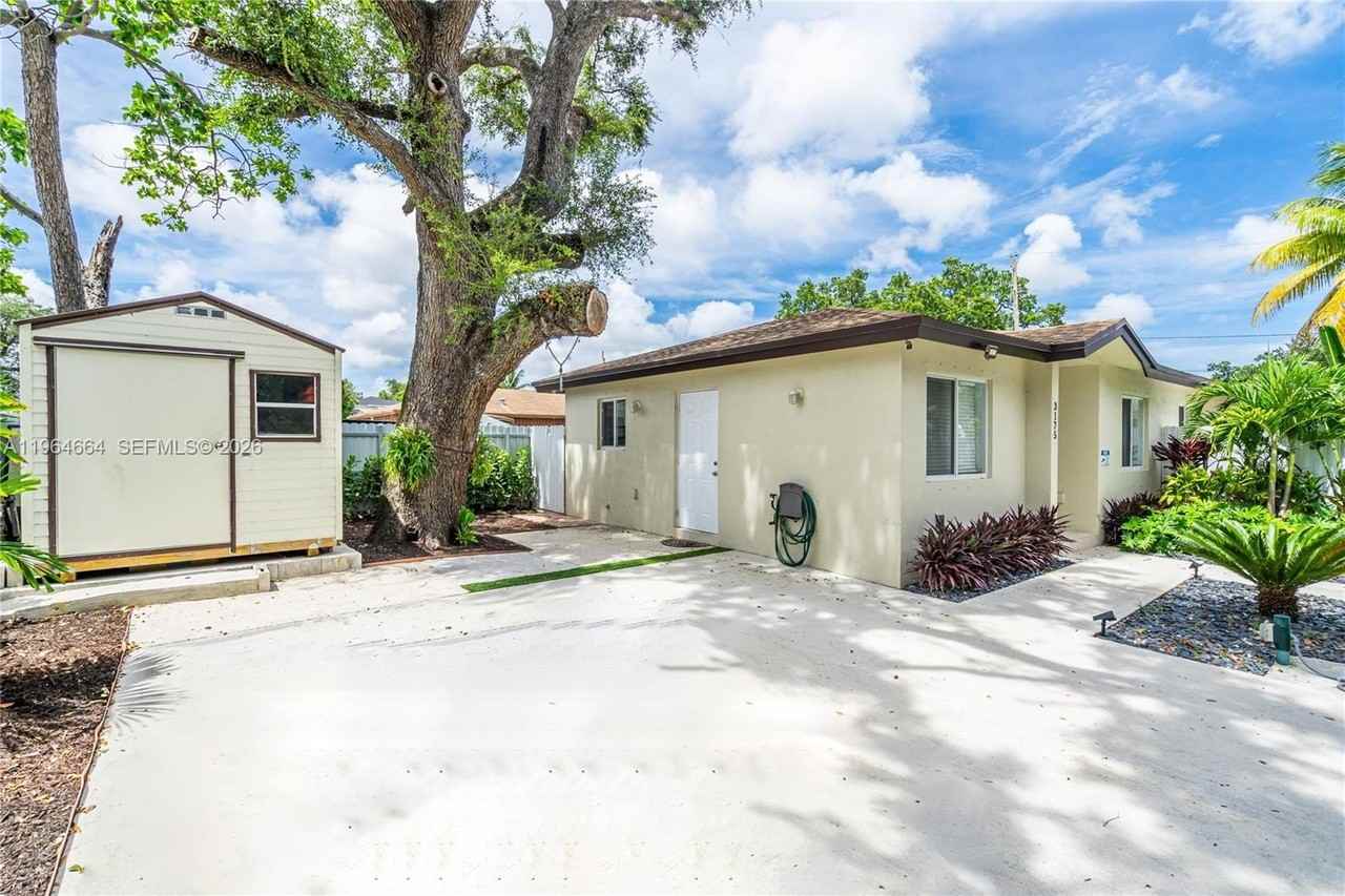 3175 Nw 43rd St - Photo 4 of 38