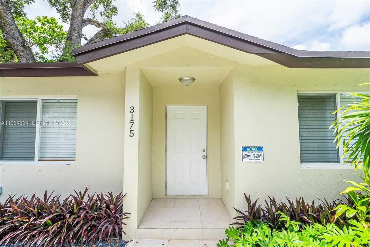 3175 Nw 43rd St - Photo 5 of 38