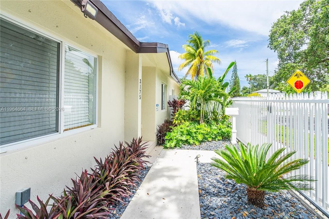 3175 Nw 43rd St - Photo 6 of 38