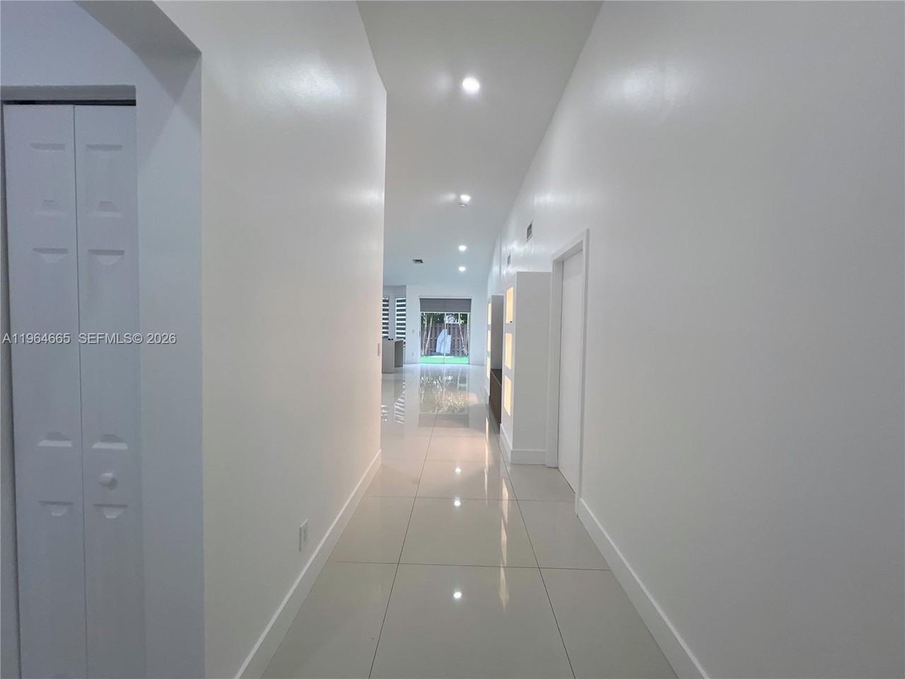 853 Nw 131st Ave - Photo 2 of 31