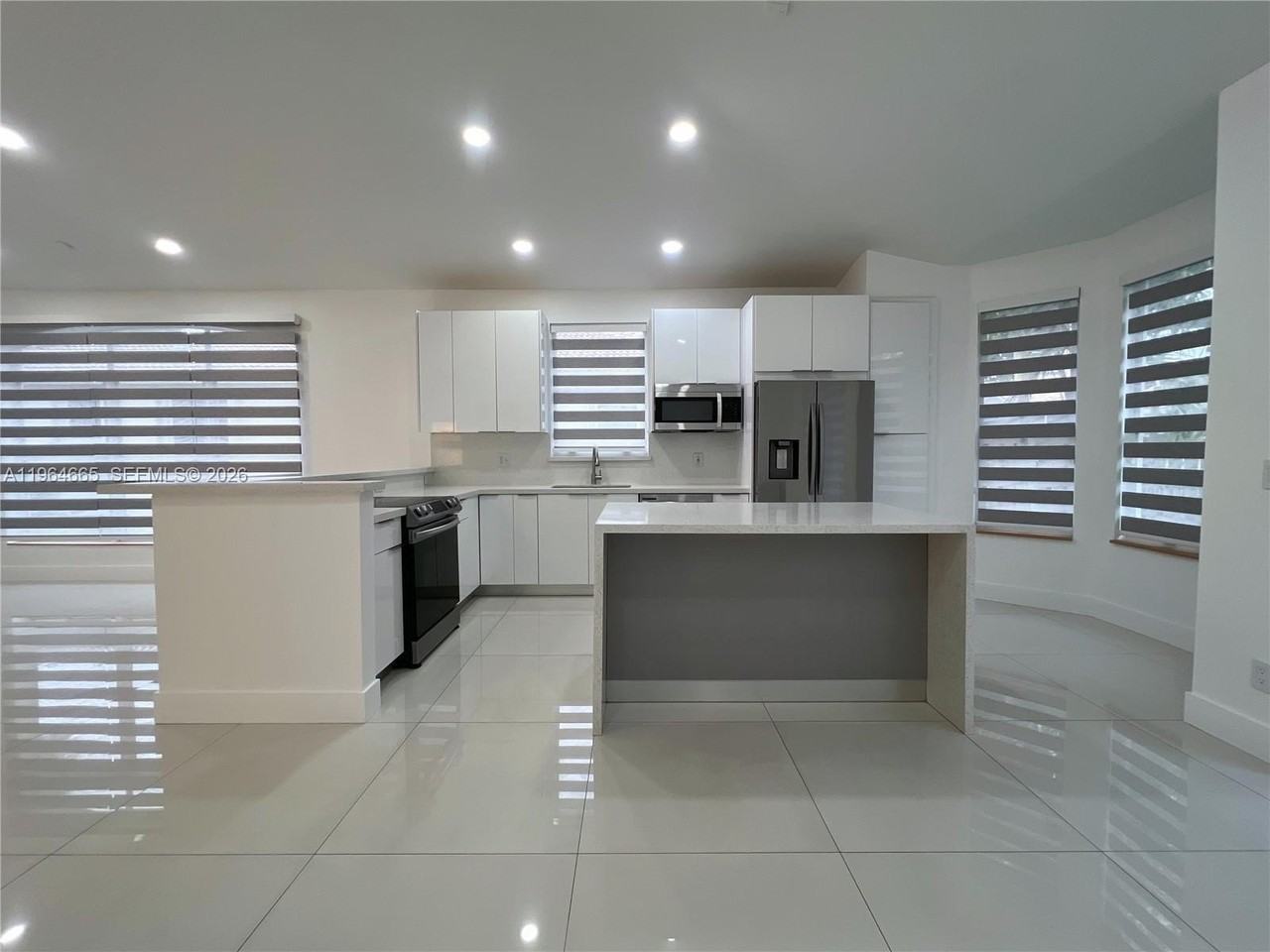 853 Nw 131st Ave - Photo 3 of 31