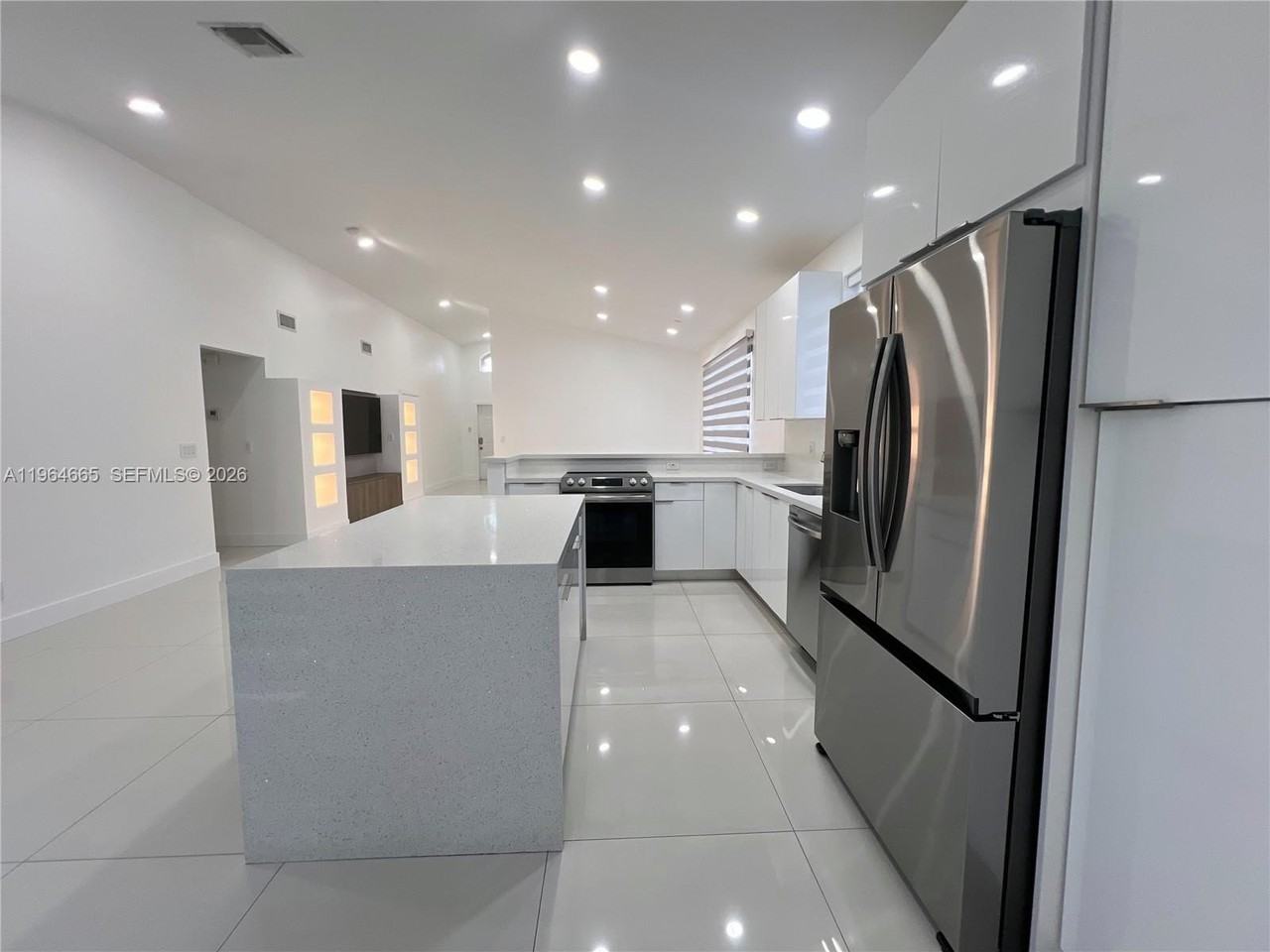 853 Nw 131st Ave - Photo 4 of 31