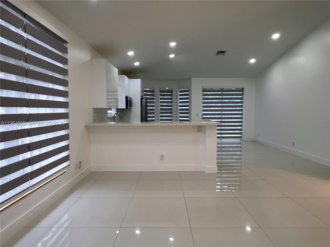 853 Nw 131st Ave - Photo 5 of 31