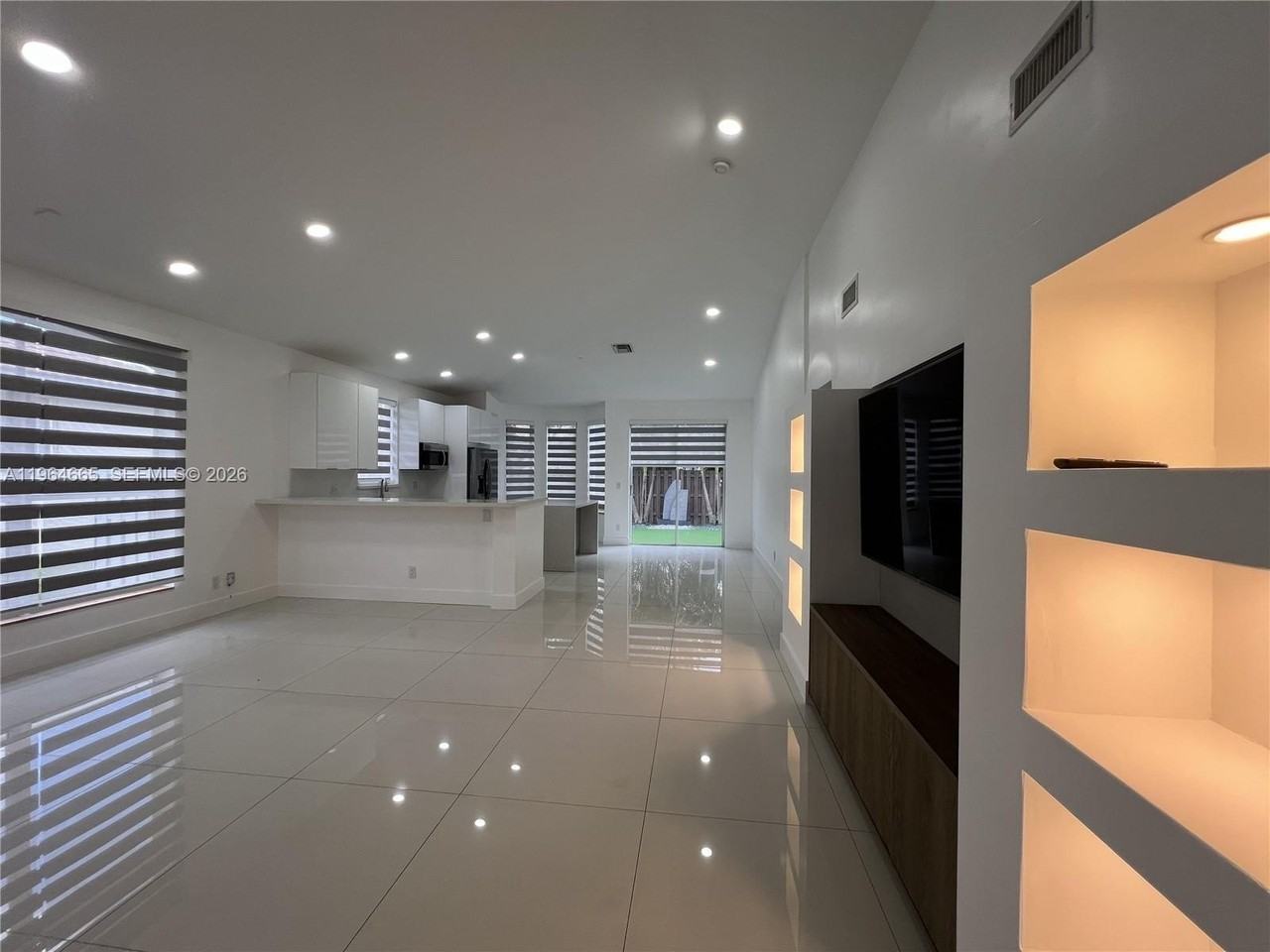 853 Nw 131st Ave - Photo 6 of 31