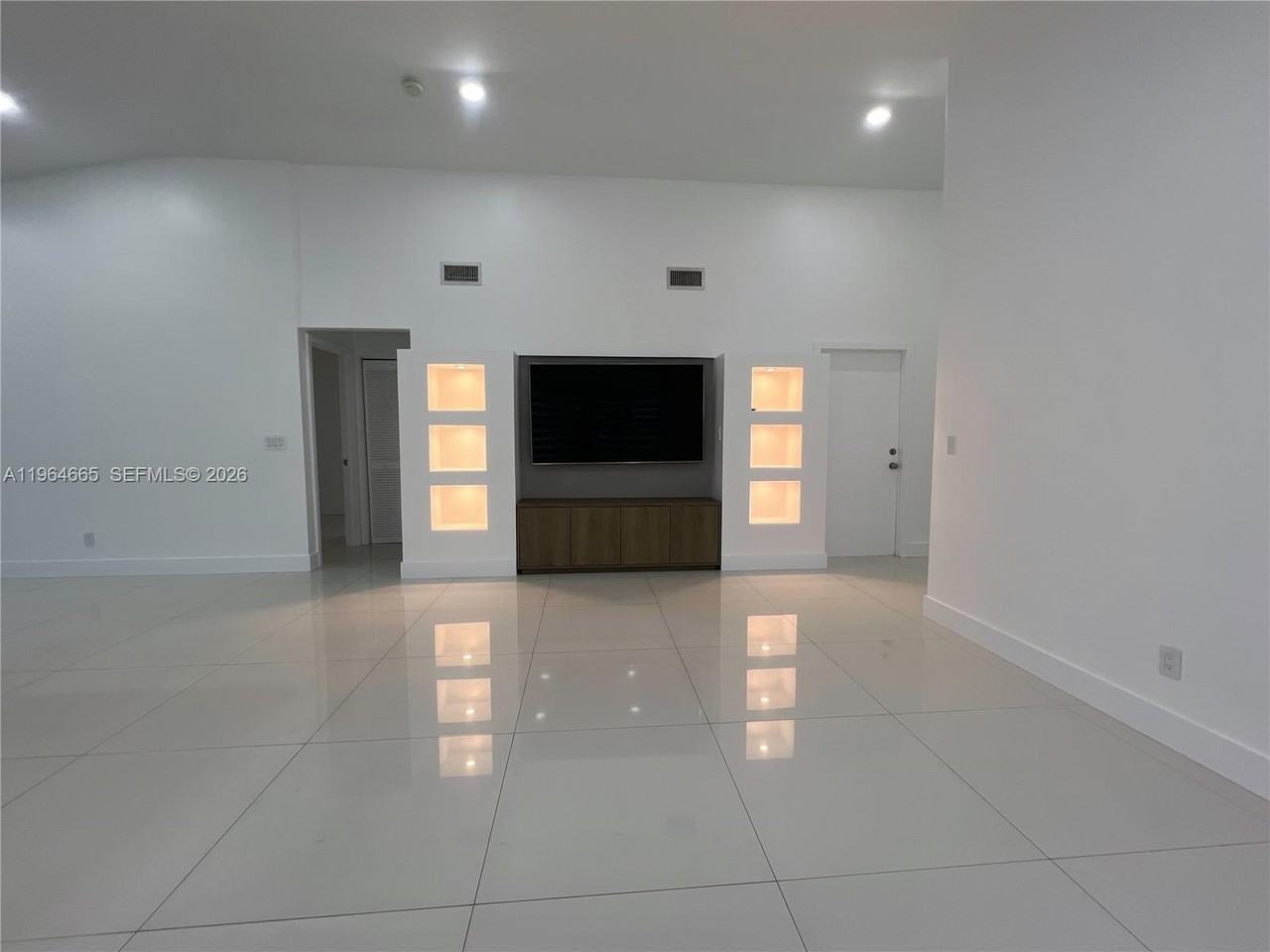 853 Nw 131st Ave - Photo 7 of 31