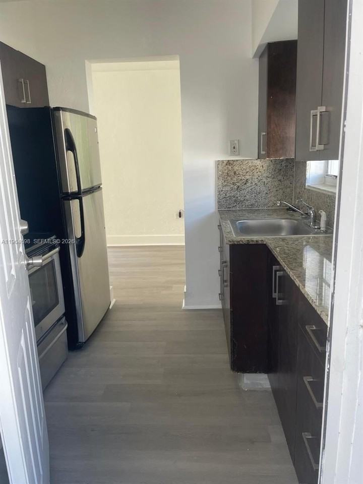 1784 Normandy Dr #4 - Photo 4 of 10