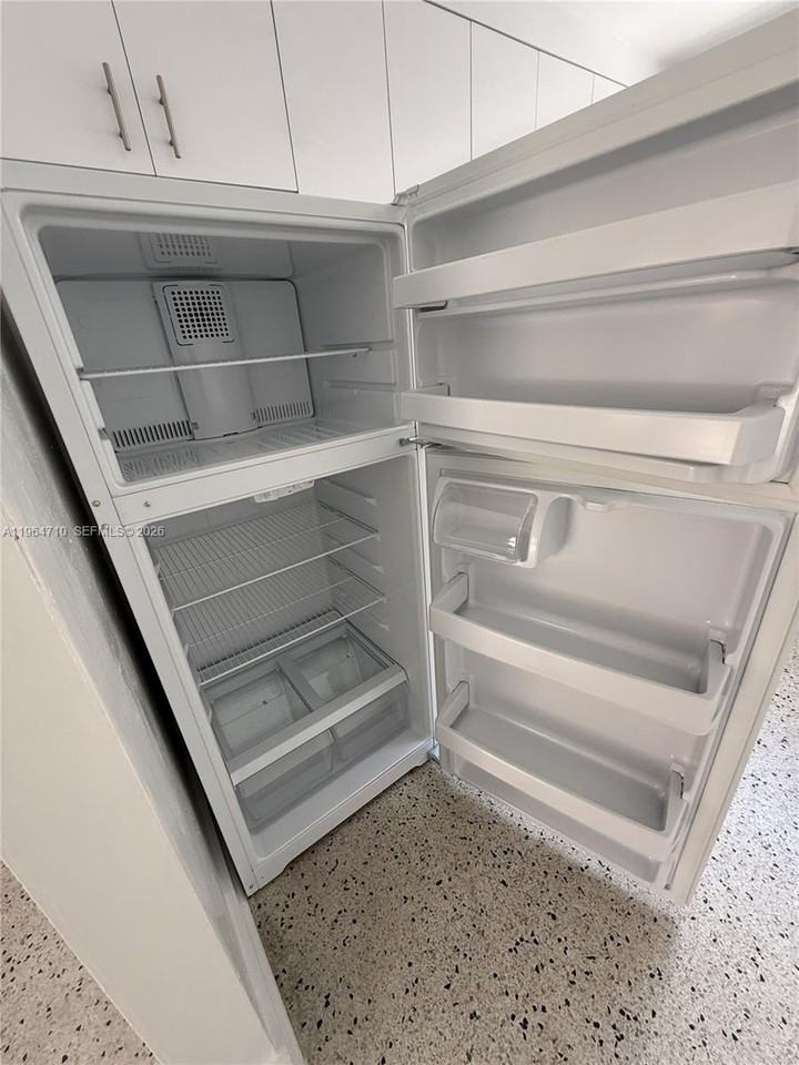 926 Nw 5th St #2 - Photo 3 of 15