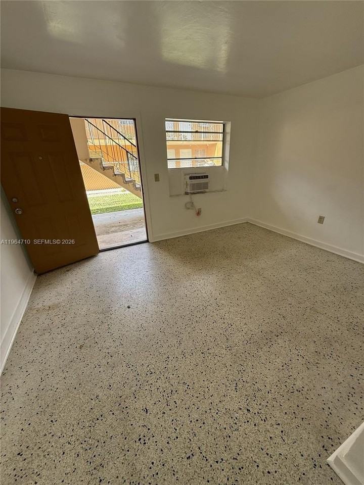 926 Nw 5th St #2 - Photo 5 of 15