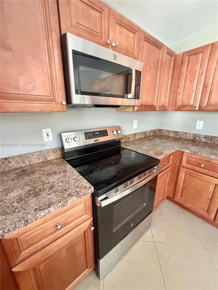 15561 Spring Line Ln - Photo 4 of 26