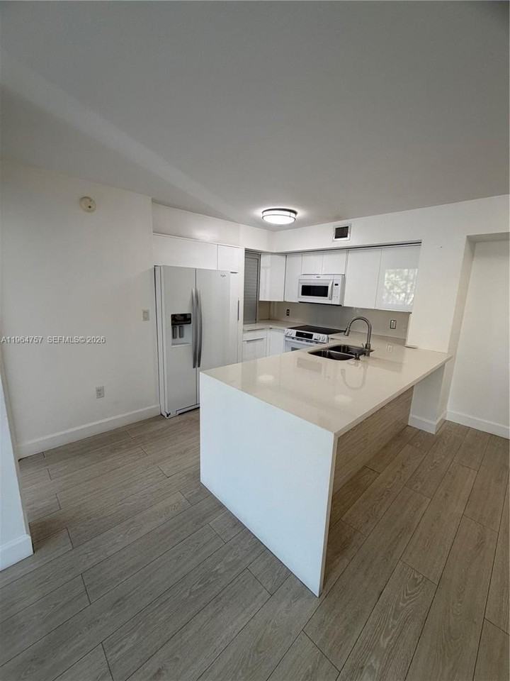 4540 Nw 107th Ave #205-11 - Photo 5 of 32