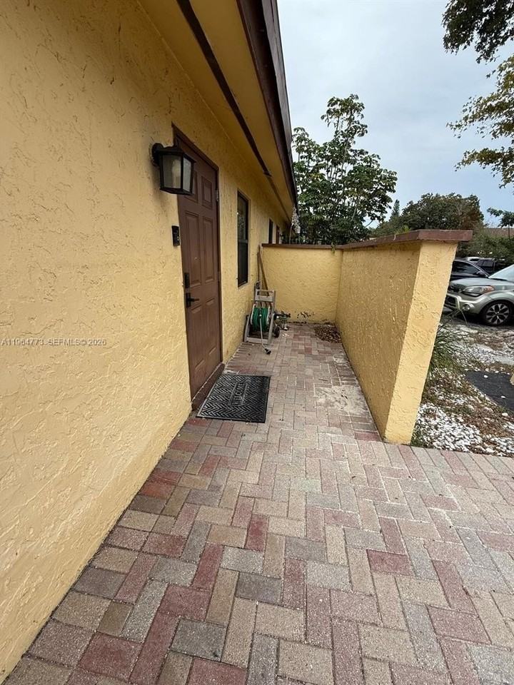 4403 Nw 4th Ave #4403 - Photo 2 of 23