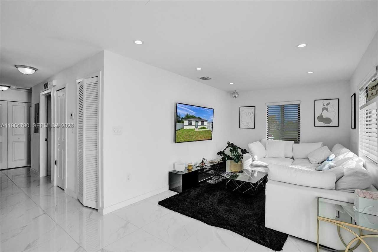 1712 Nw 76th Ter #1712 - Photo 7 of 27