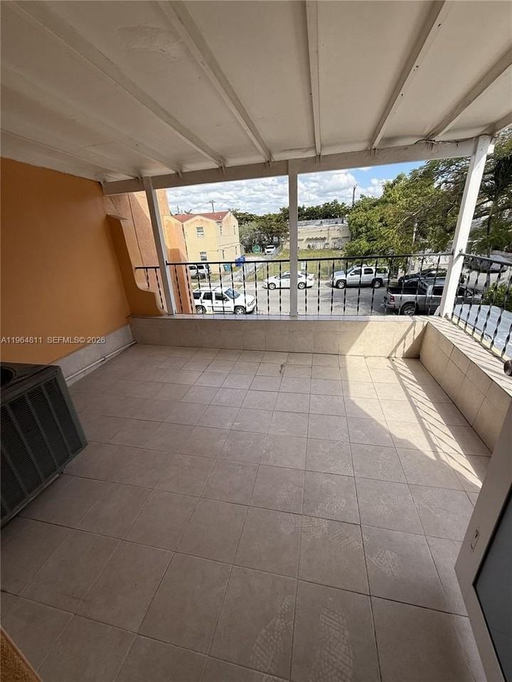 1880 Sw 9th St #2 - Photo 4 of 19