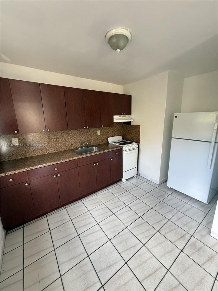 1880 Sw 9th St #2 - Photo 7 of 19