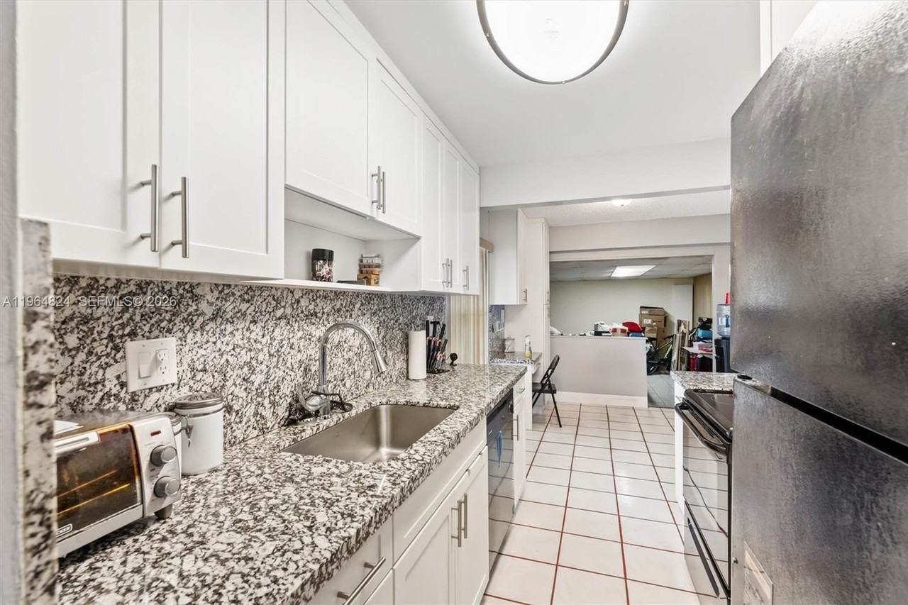 5601 Nw 18th St #4 - Photo 2 of 20