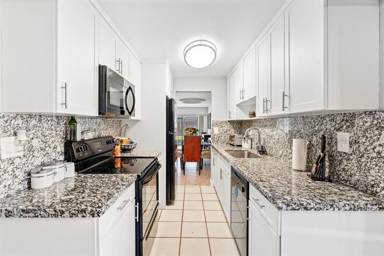 5601 Nw 18th St #4 - Photo 4 of 20