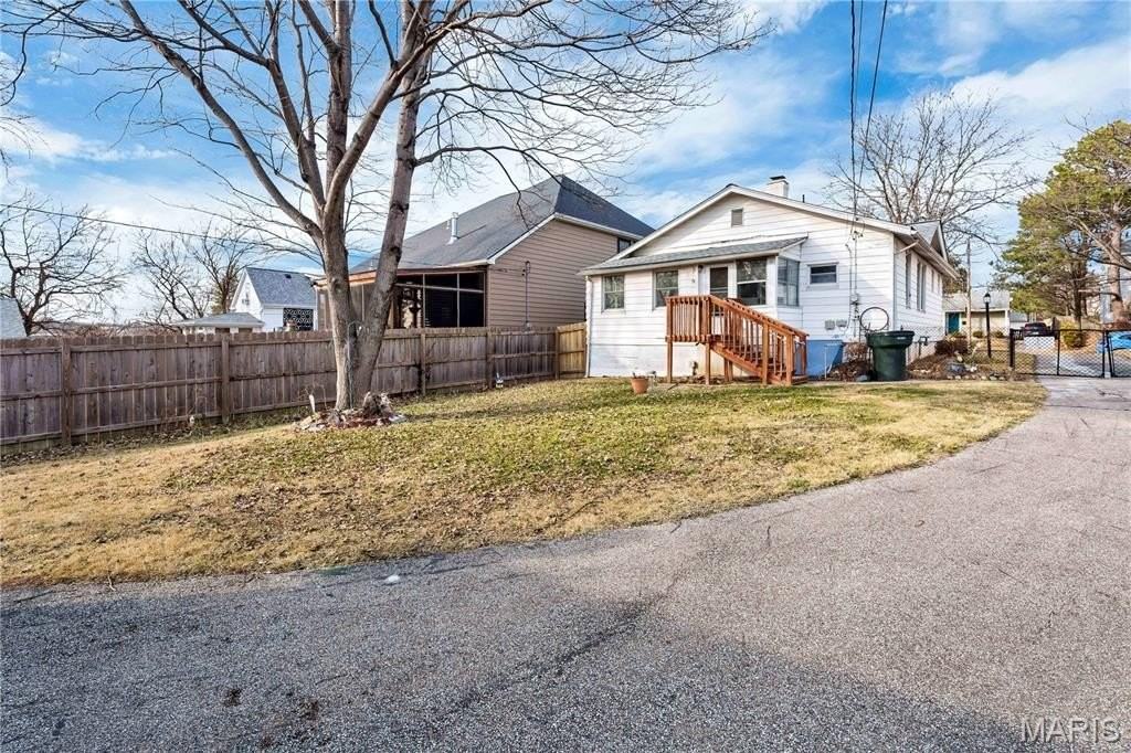 7070 Winona Ave - Photo 5 of 22