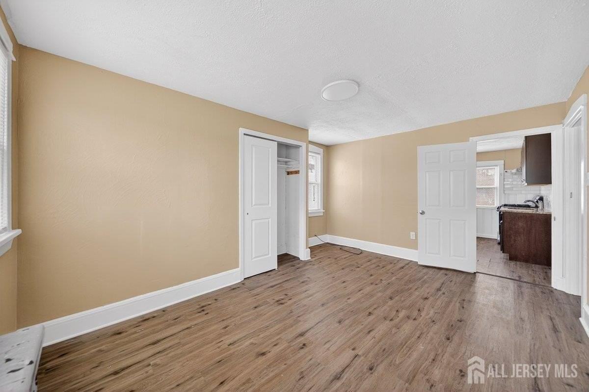 1167 Green St #B - Photo 4 of 9