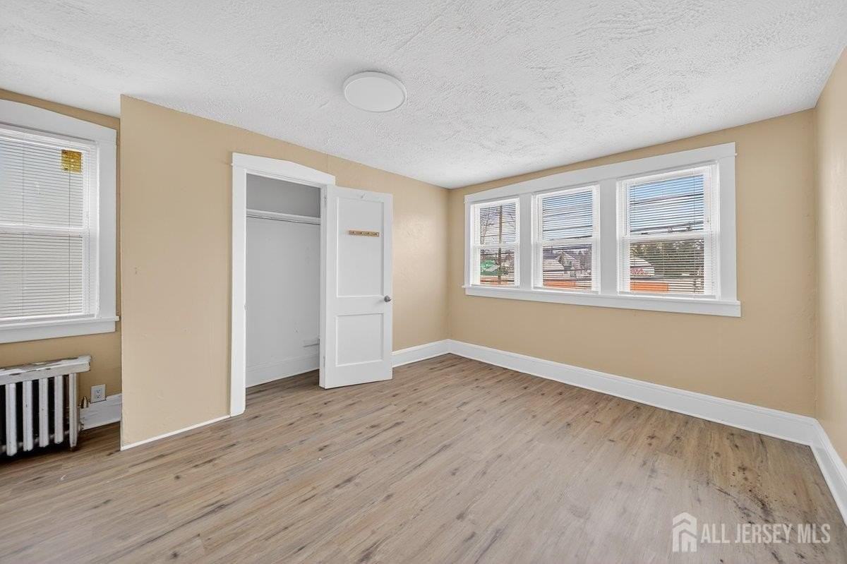 1167 Green St #B - Photo 5 of 9