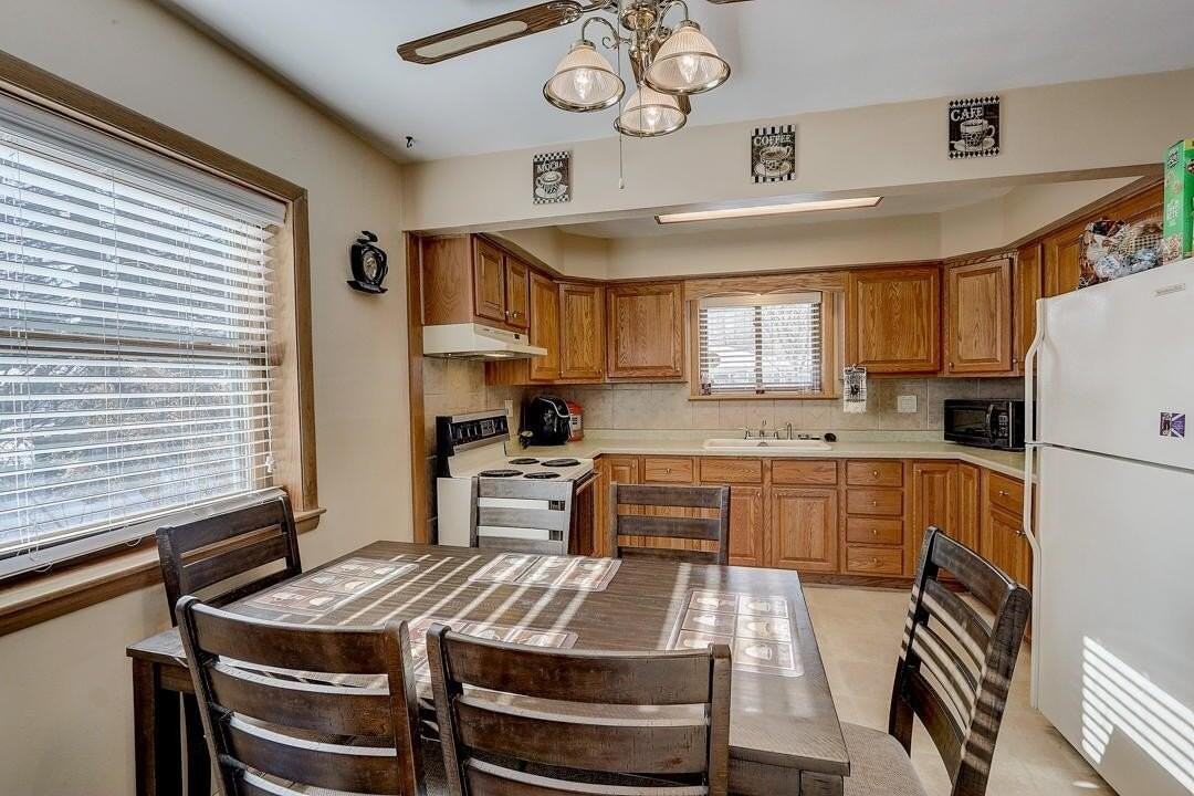 1531 N 116th St - Photo 3 of 17