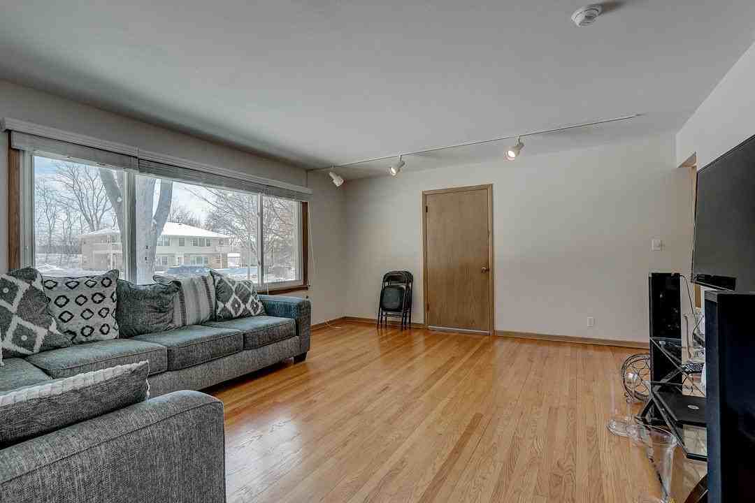 1531 N 116th St - Photo 7 of 17