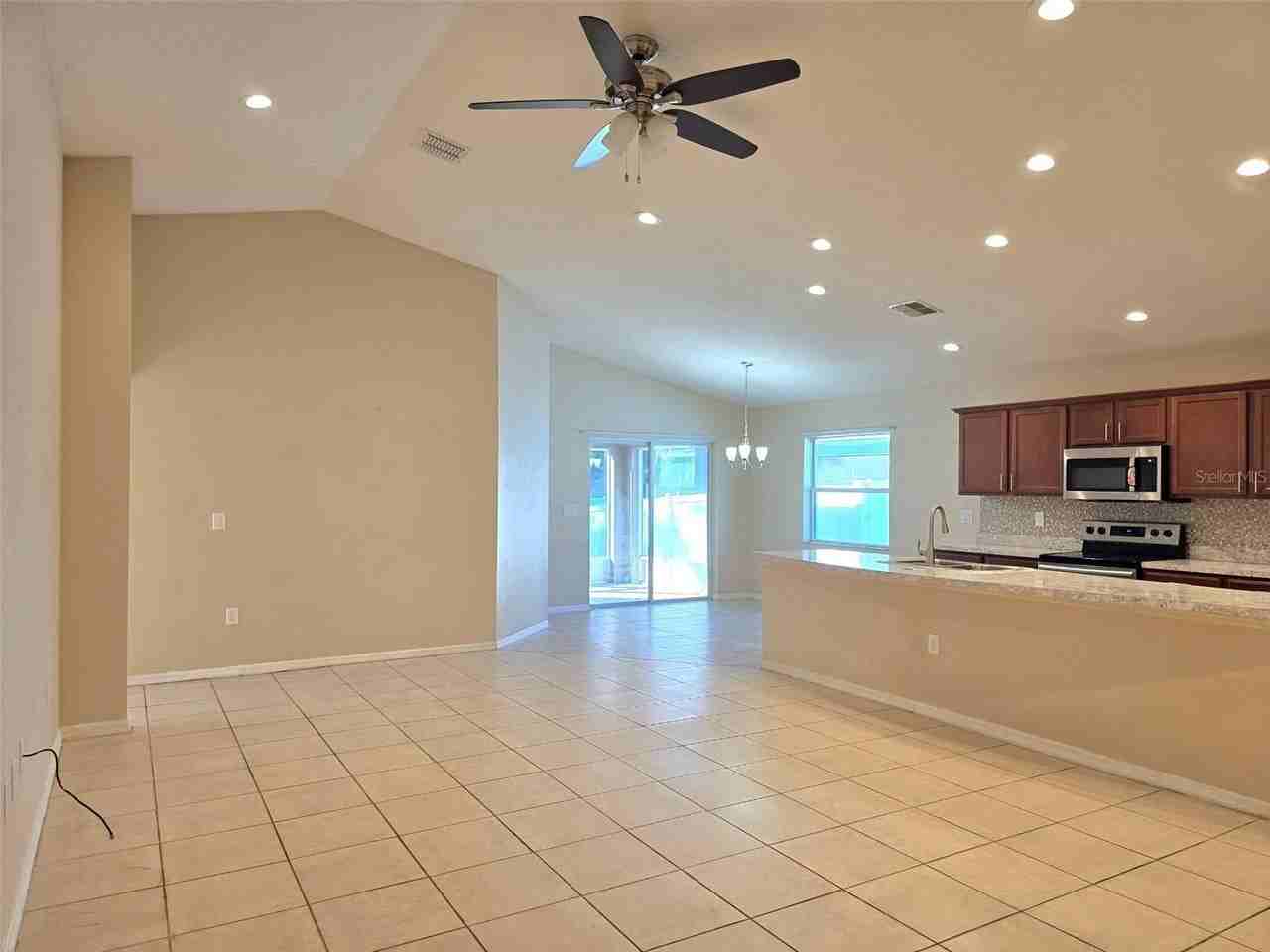 1022 Rivershore Ave - Photo 3 of 23