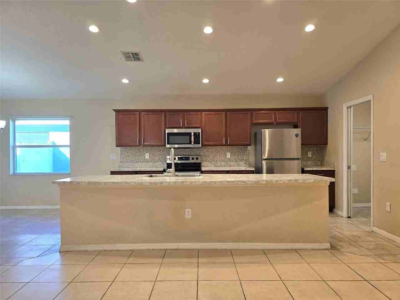 1022 Rivershore Ave - Photo 4 of 23