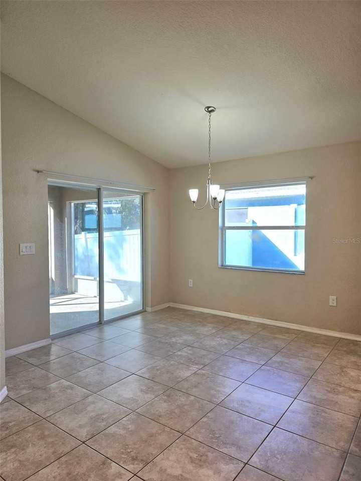 1022 Rivershore Ave - Photo 7 of 23