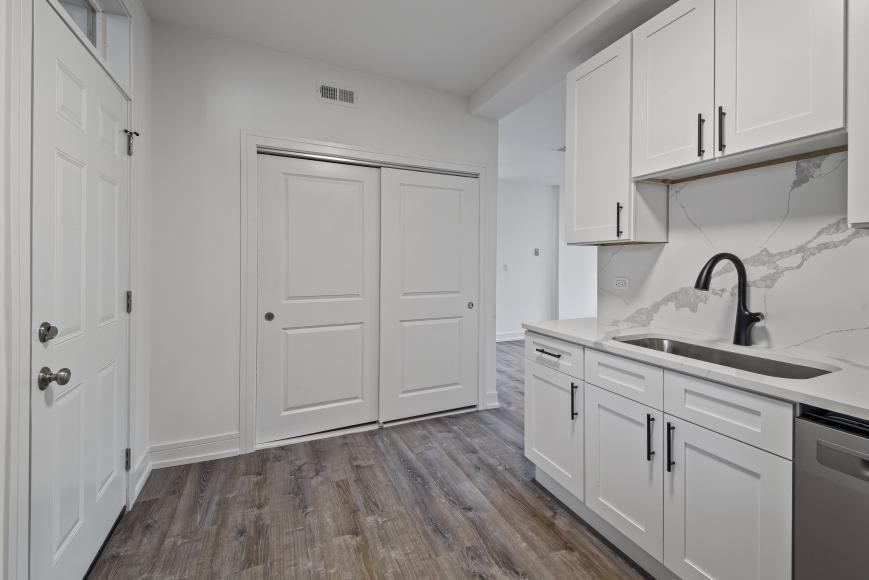 1902 N Whipple St - Photo 4 of 10