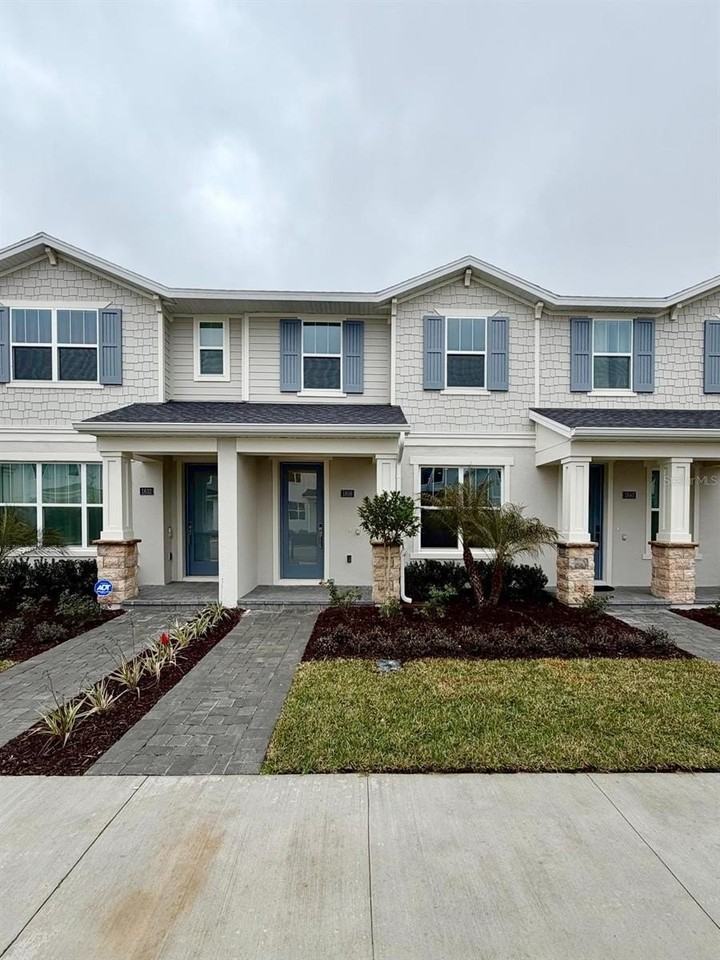 1836 Crowncrest Dr - Photo 2 of 40