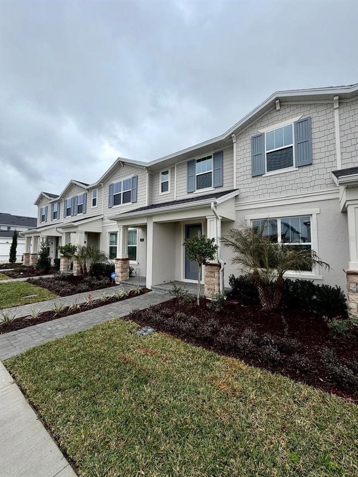 1836 Crowncrest Dr - Photo 3 of 40