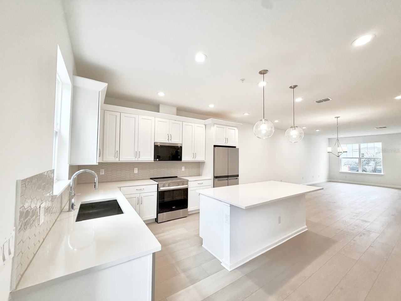 1836 Crowncrest Dr - Photo 6 of 40