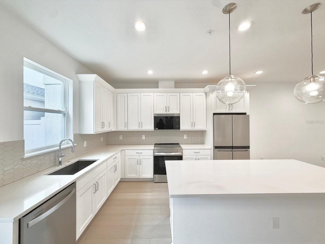 1836 Crowncrest Dr - Photo 7 of 40