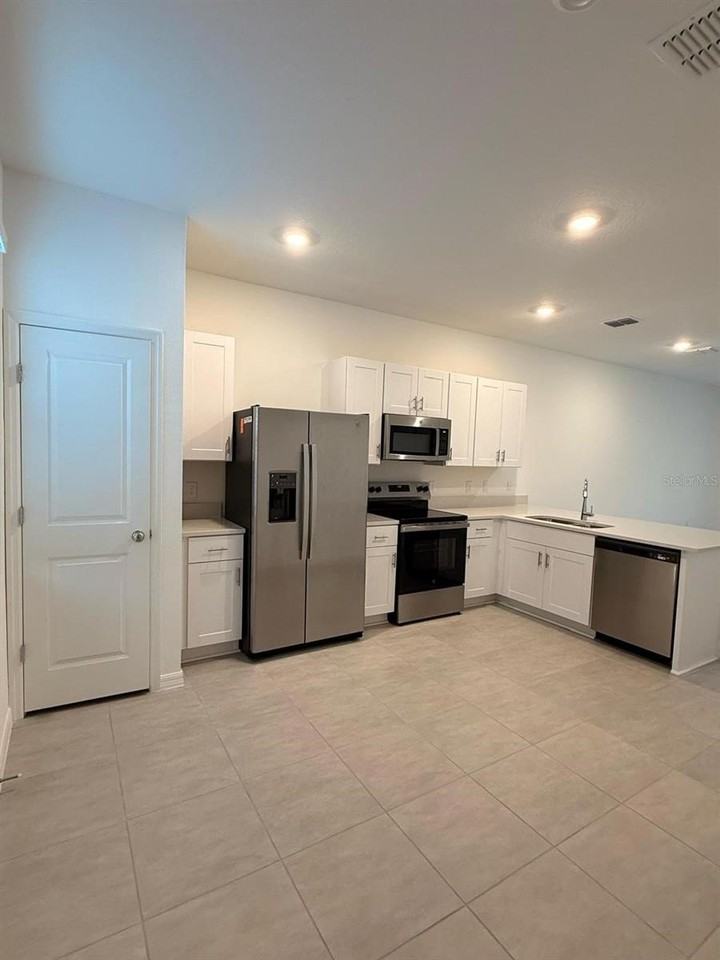 2931 Skyline Loop - Photo 6 of 10