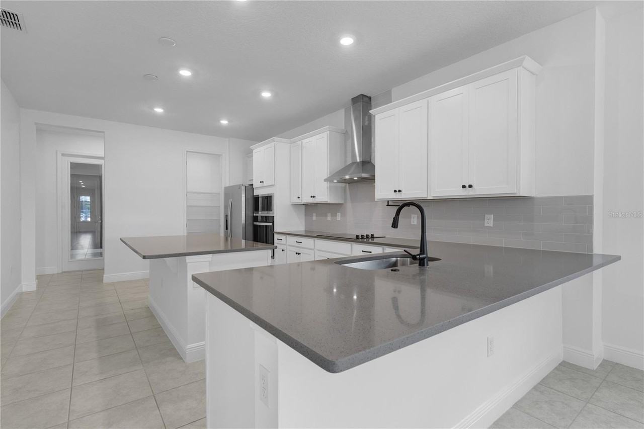 9738 Neruda St - Photo 5 of 21