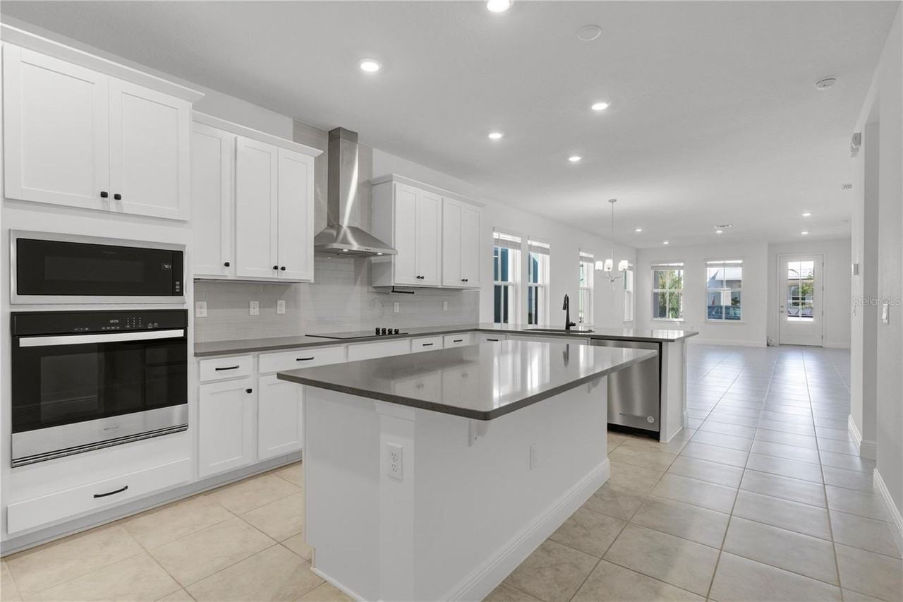 9738 Neruda St - Photo 7 of 21