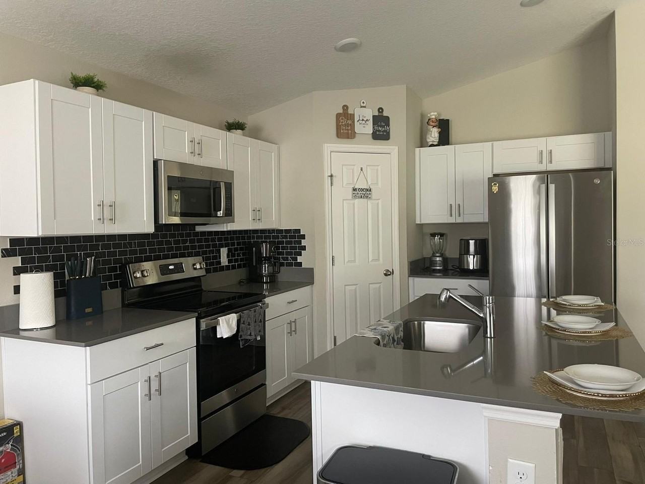 5365 Maddie Dr - Photo 6 of 50