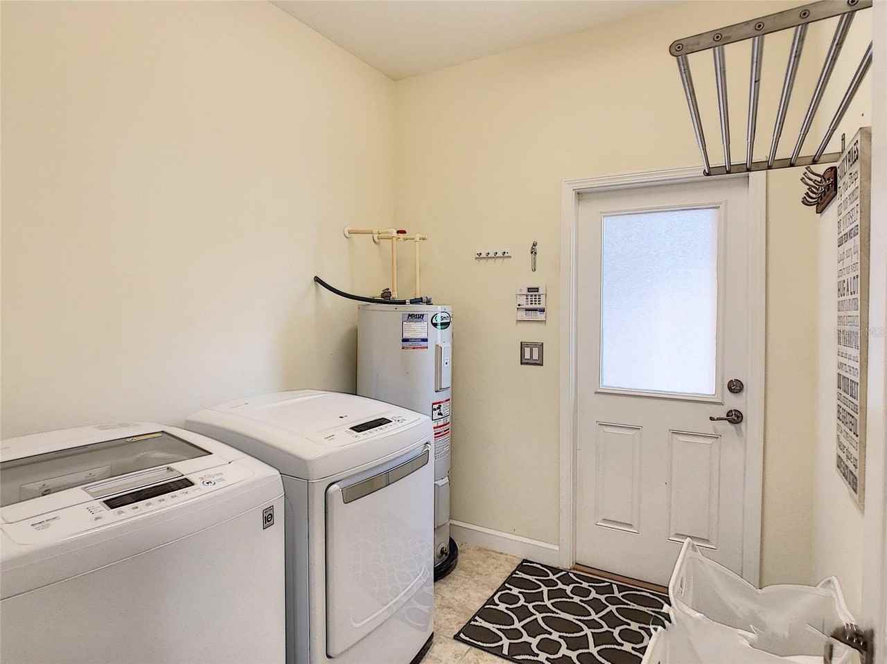 9126 Savannah Grove Ln - Photo 5 of 15