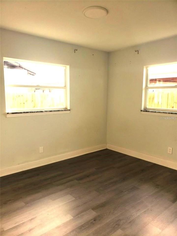 1489 De Leon St - Photo 4 of 22