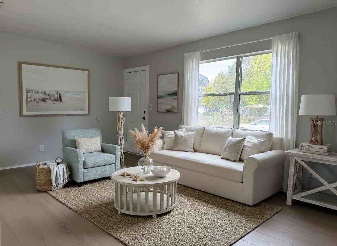 900 40th St S - Photo 3 of 8