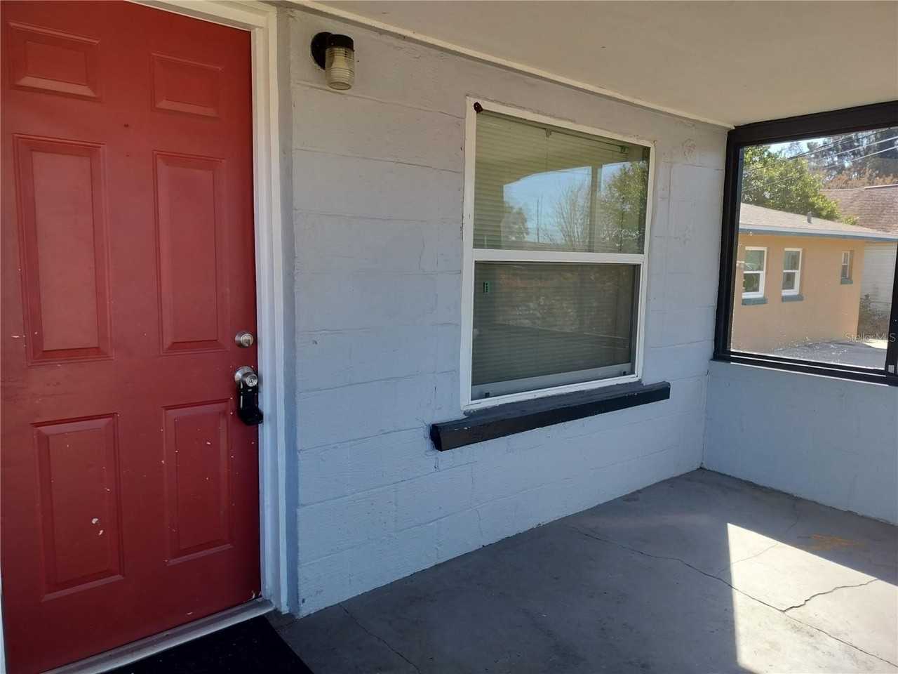 426 E St - Photo 3 of 26