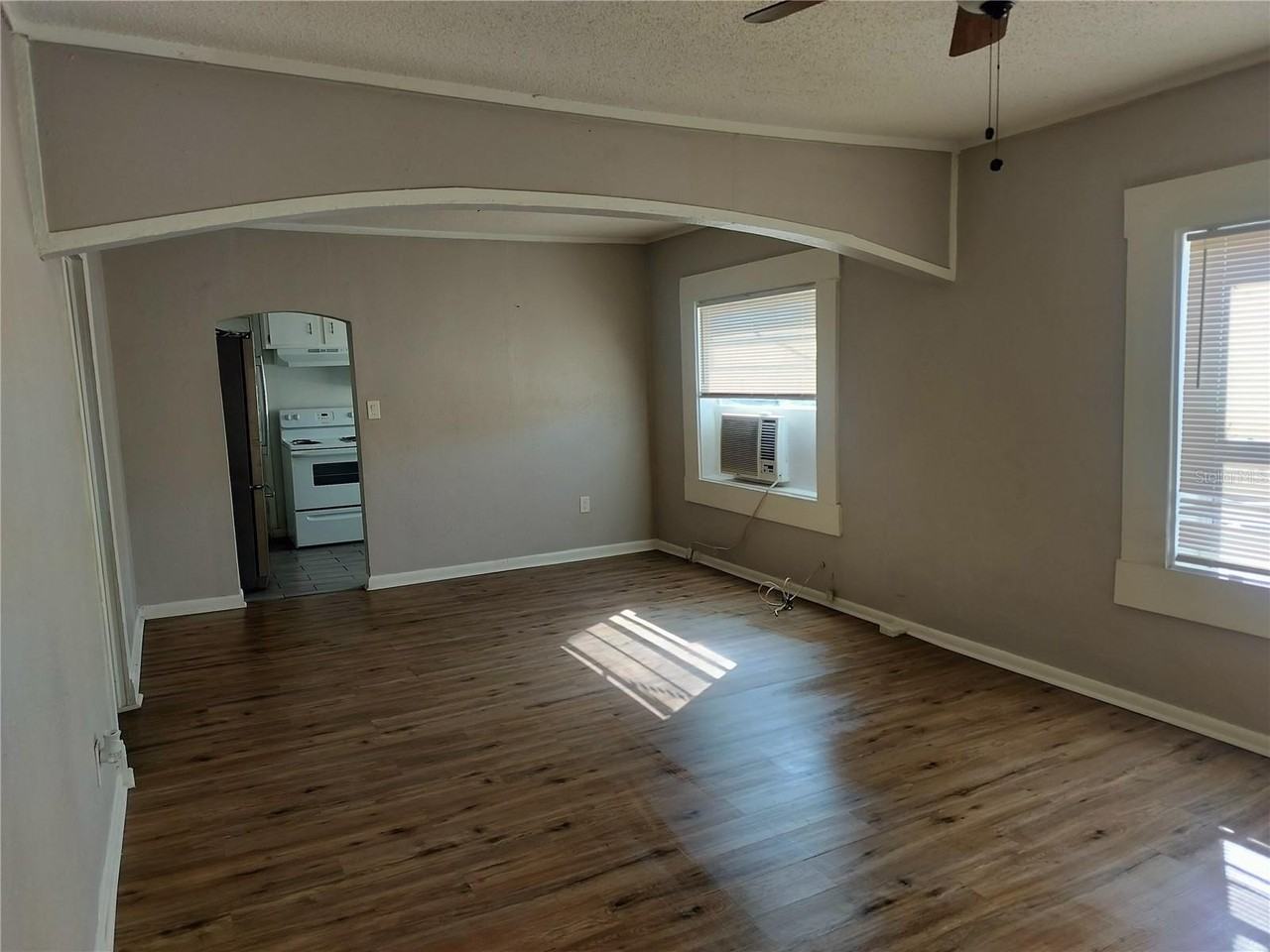 426 E St - Photo 5 of 26