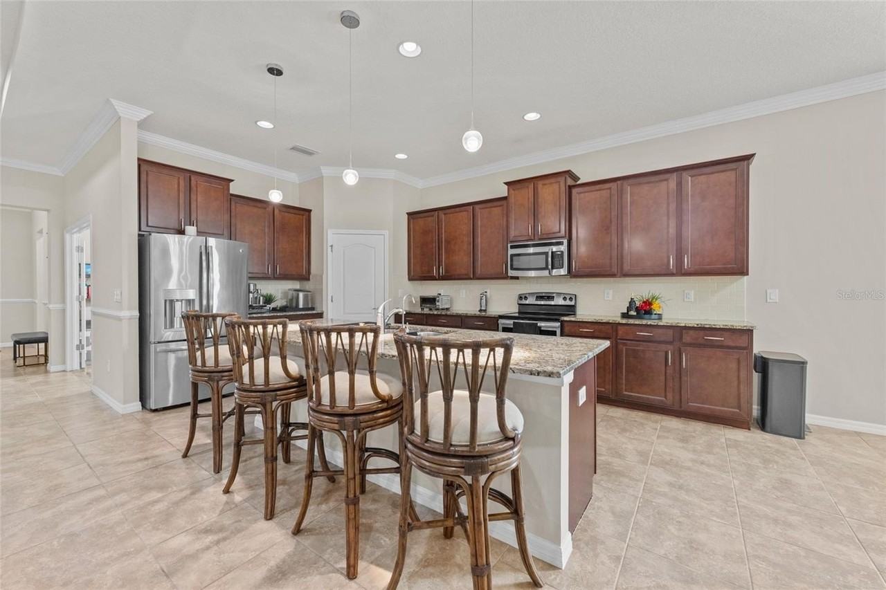 10405 Hampton Meadow Way - Photo 5 of 31