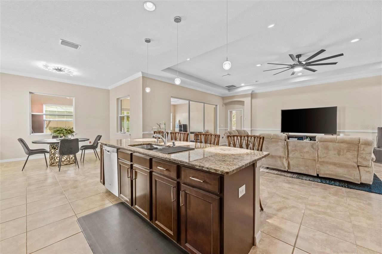 10405 Hampton Meadow Way - Photo 6 of 31